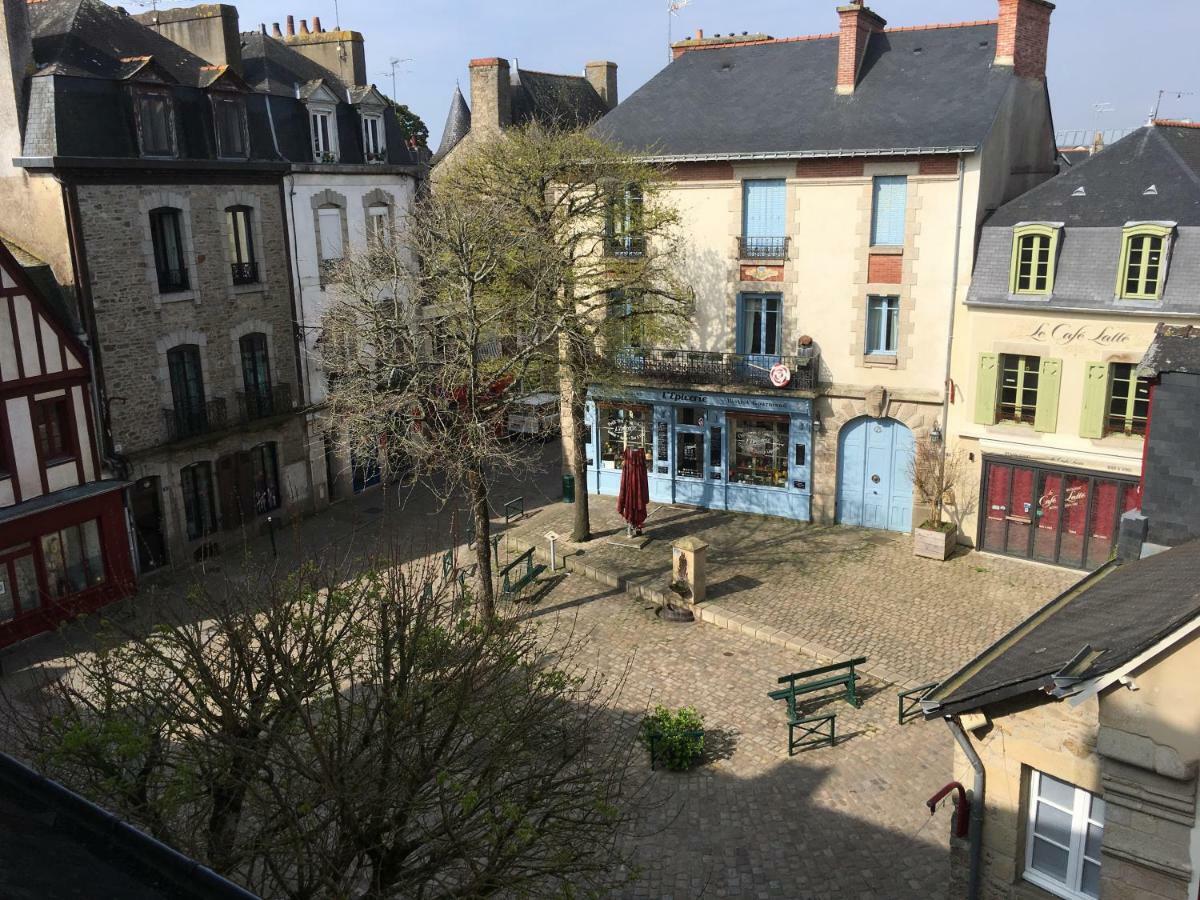Appartement Situe Dans L'Hyper-Centre D'Auray Exterior photo